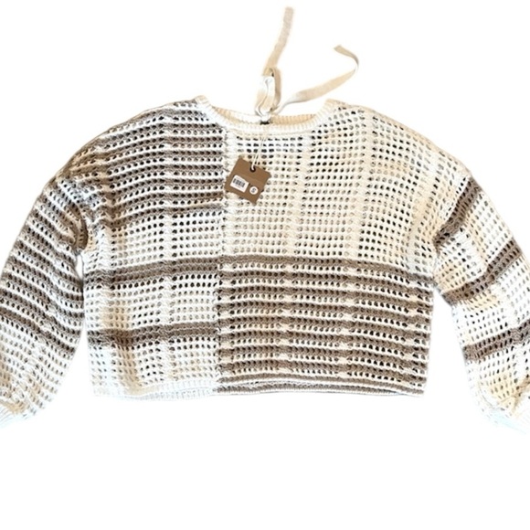 New BLU PEPPER sweater. Medium. Cropped. Ties at the back at neck. Classic - Picture 1 of 8